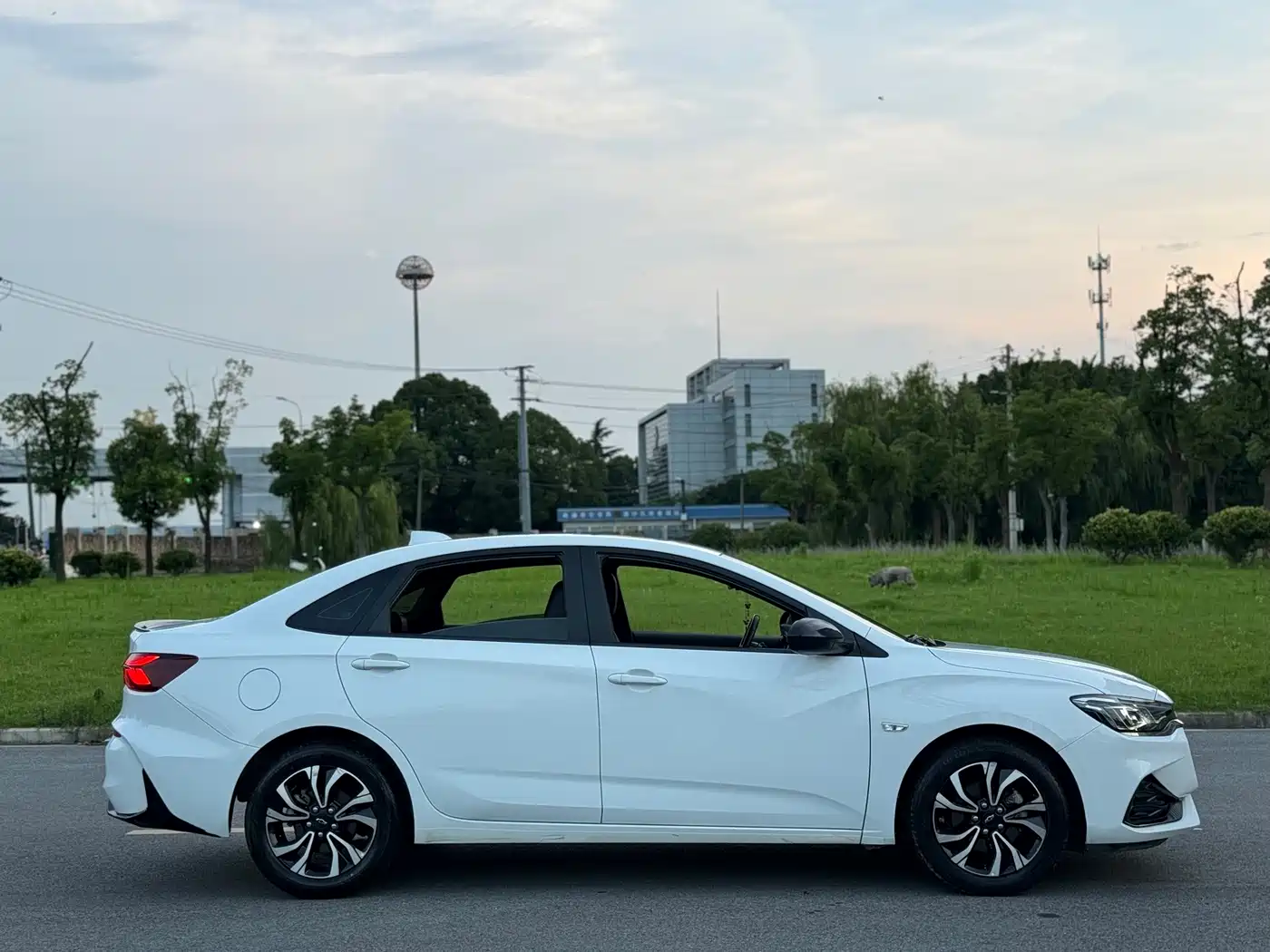 Chevrolet Monza 2019 RS 330T Auto Smooth Edition China VI 9