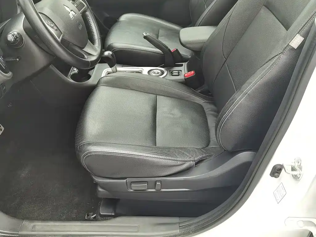 Mitsubishi Outlander (Import) 2015 2014 2.4L 4WD Luxury Value Edition 7-seater