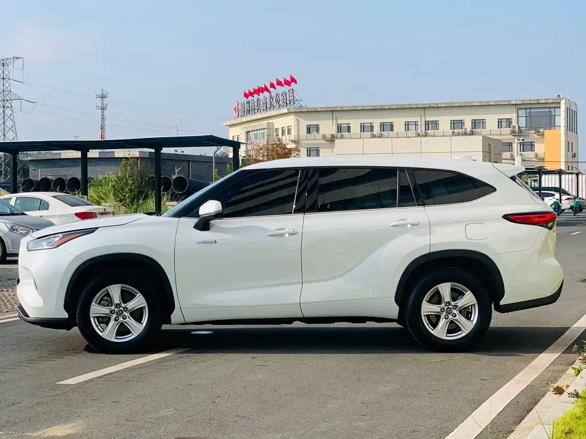 Фото 4 - Toyota Highlander