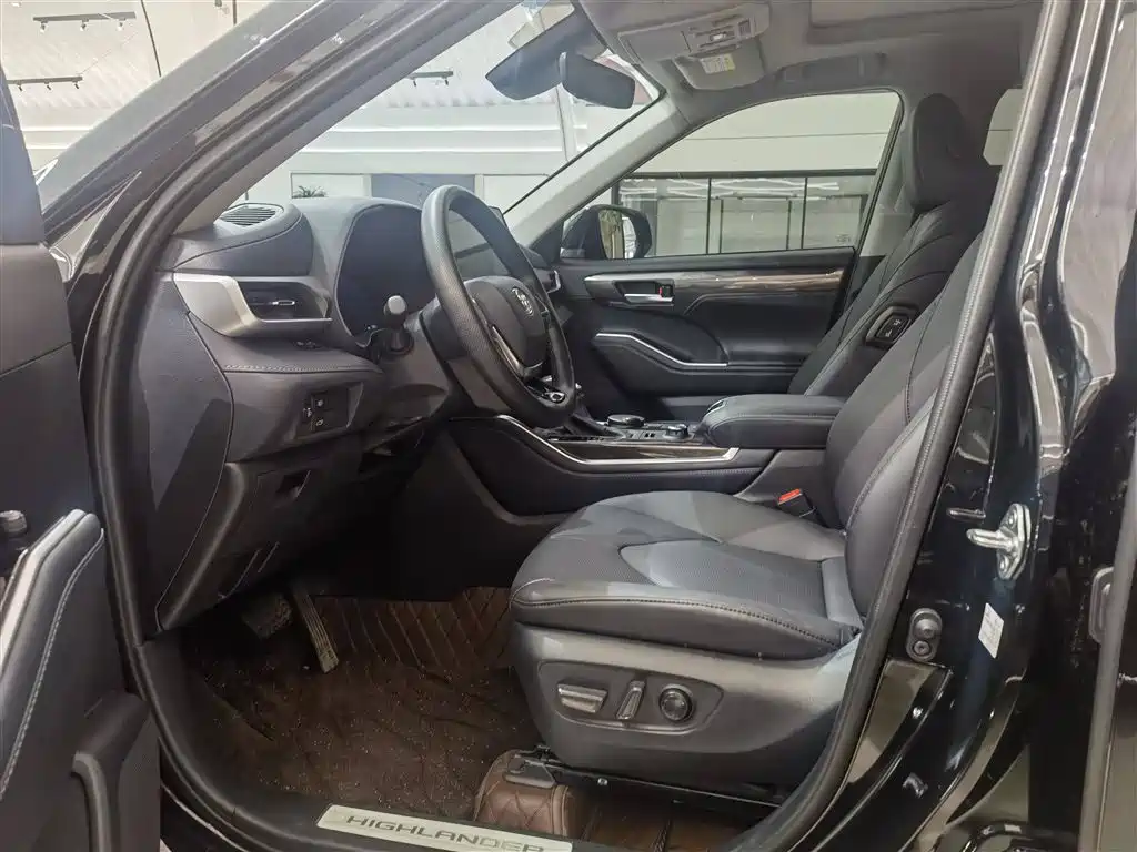 TOYOTA HIGHLANDER