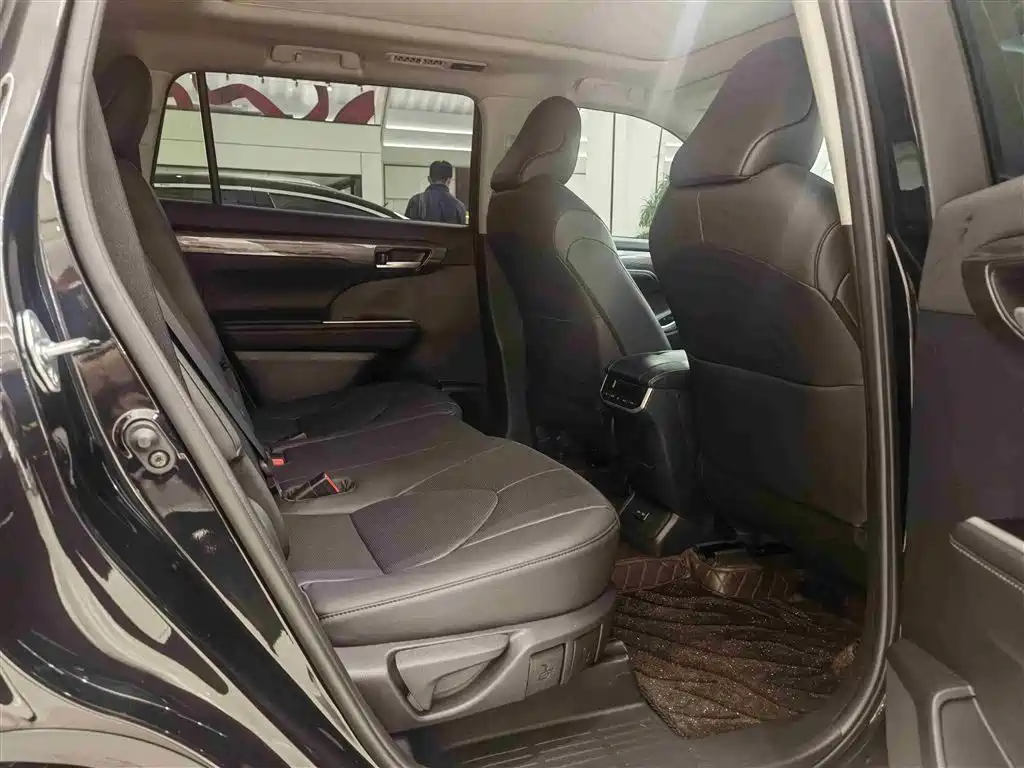 TOYOTA HIGHLANDER