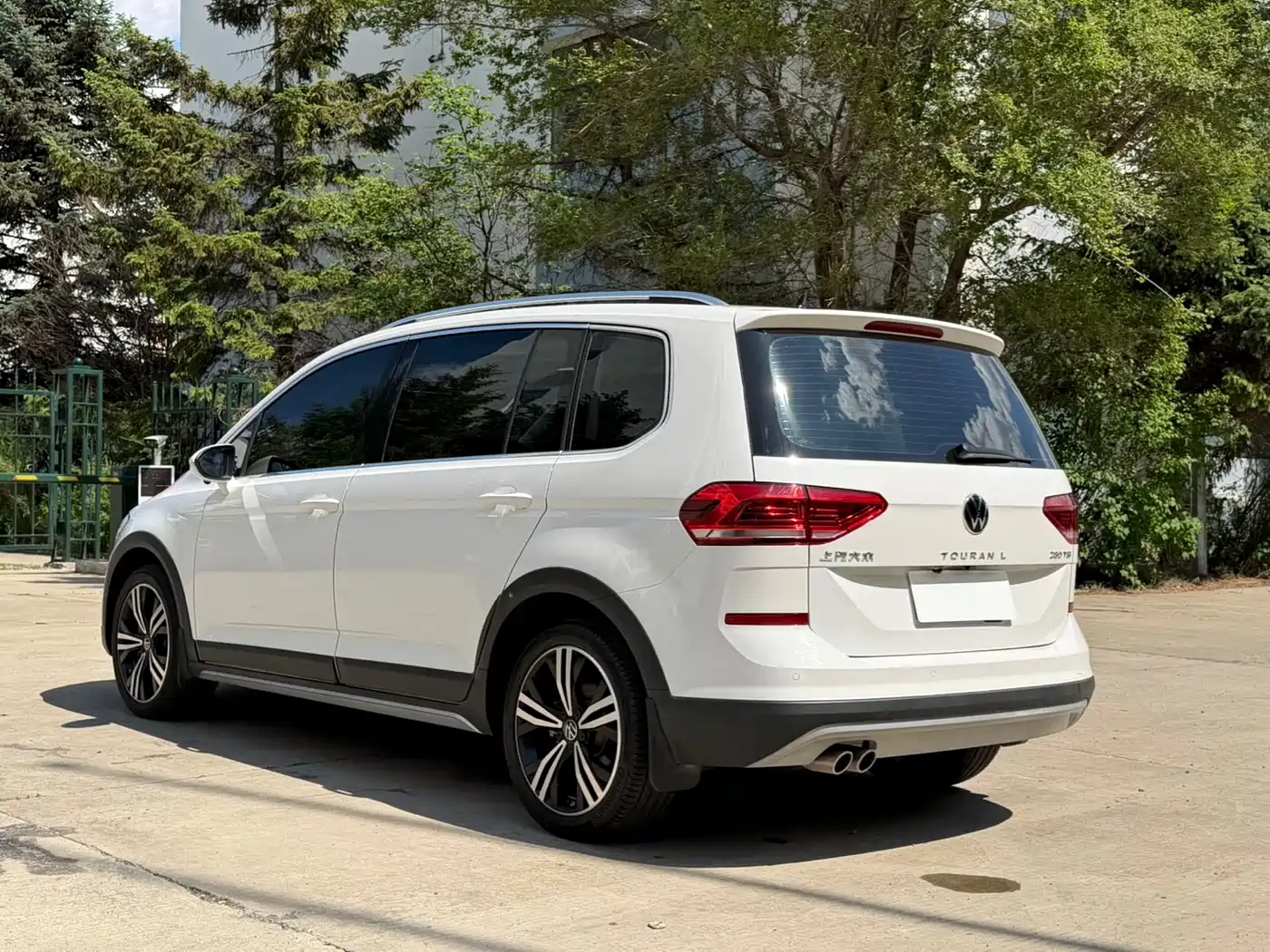 Volkswagen Touran 2021 Touran L 280TSI DSG Cross Edition 7-seater фото 7