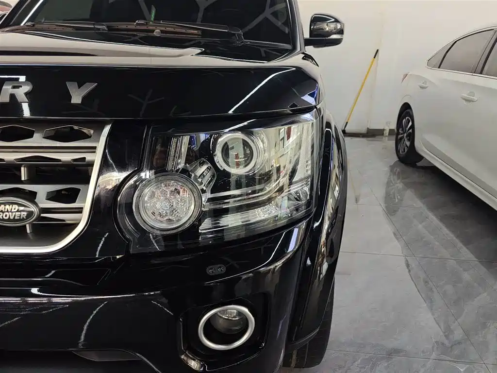 Land Rover Discovery 2016 3.0 SC V6 SE фото 24