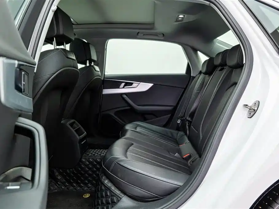 Audi A4L 2023 40 TFSI Fashion Dynamic фото 12