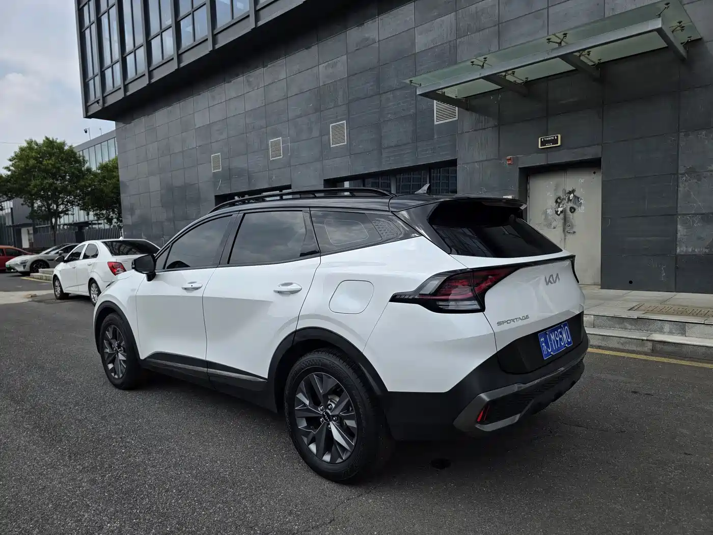 Kia Sportage 2023 1.5T 2WD Premium Edition фото 4