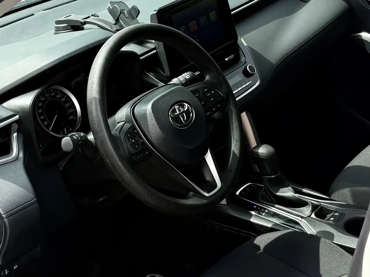 Toyota Frontlander 2023 2.0L CVT Leading Edition фото 11
