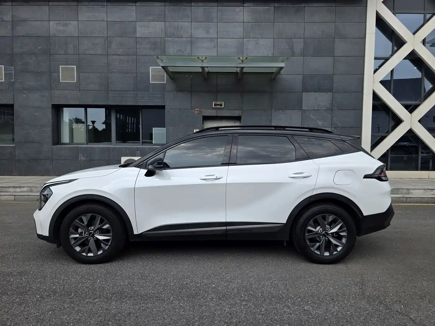 Kia Sportage 2023 1.5T 2WD Premium Edition фото 7