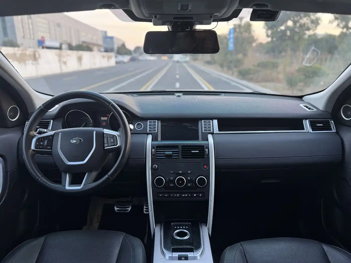 Land Rover Discovery Sport 2016 2.0T SE фото 13
