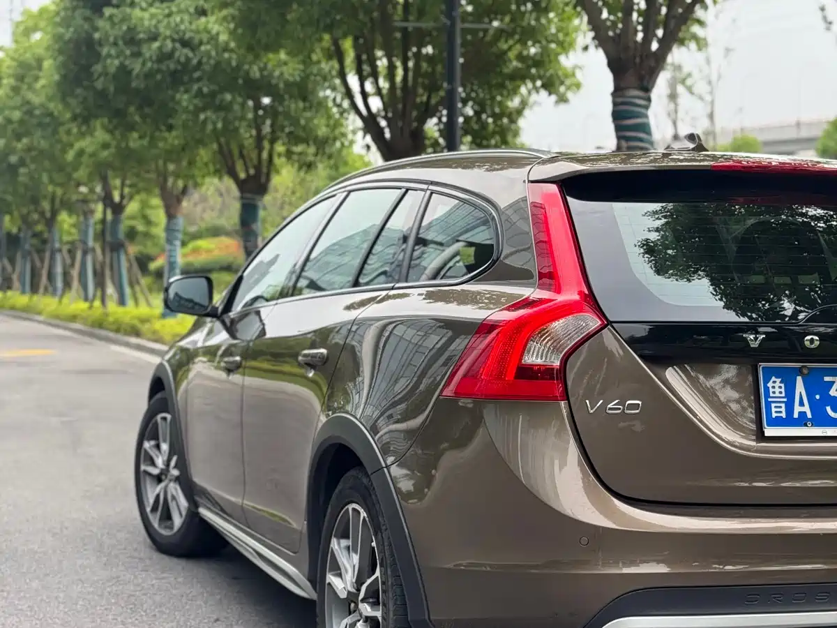 Фото 7 - Volvo V60