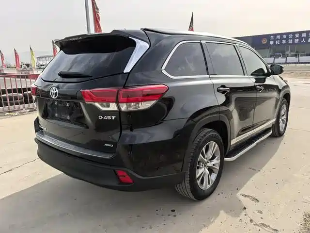 TOYOTA HIGHLANDER