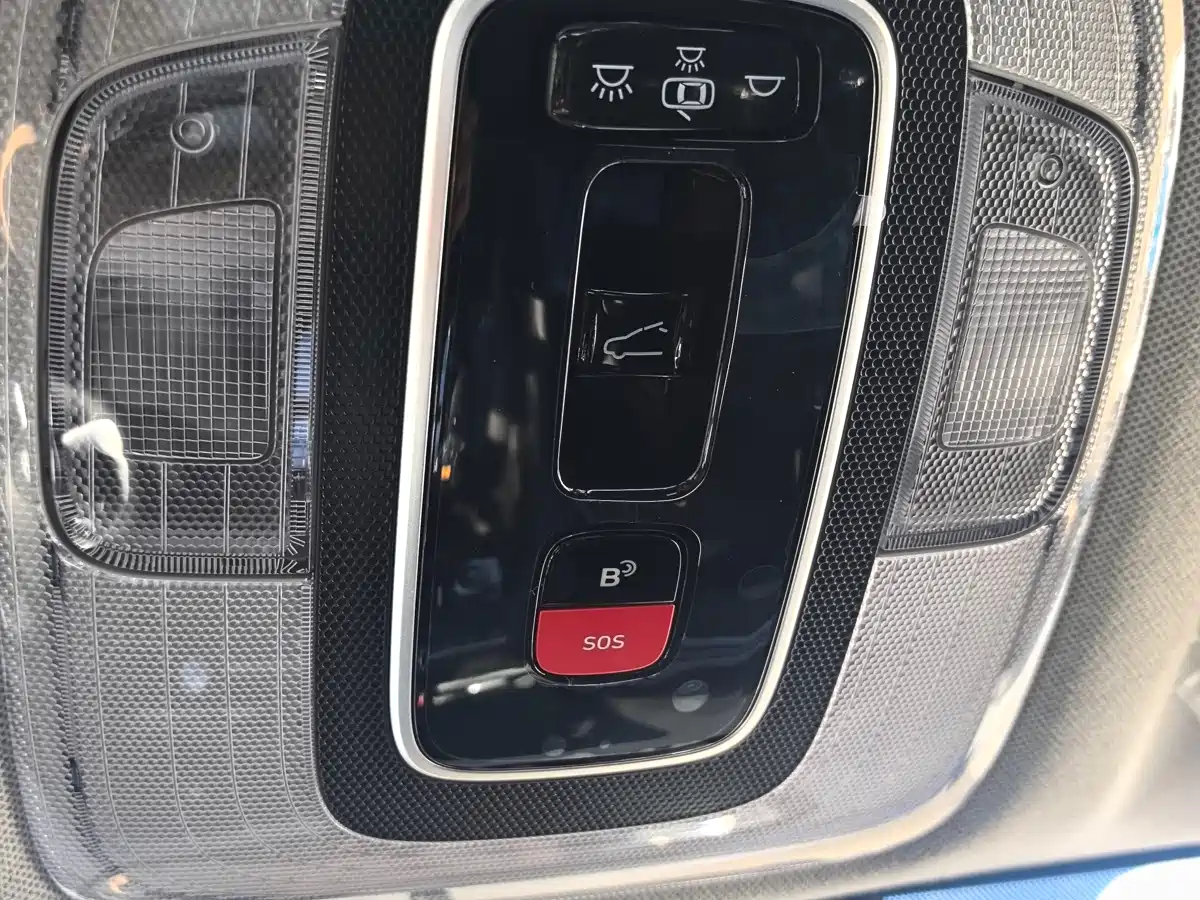 Hyundai Elantra 2023 Model 1.5L CVT LUX Premium Edition фото 19