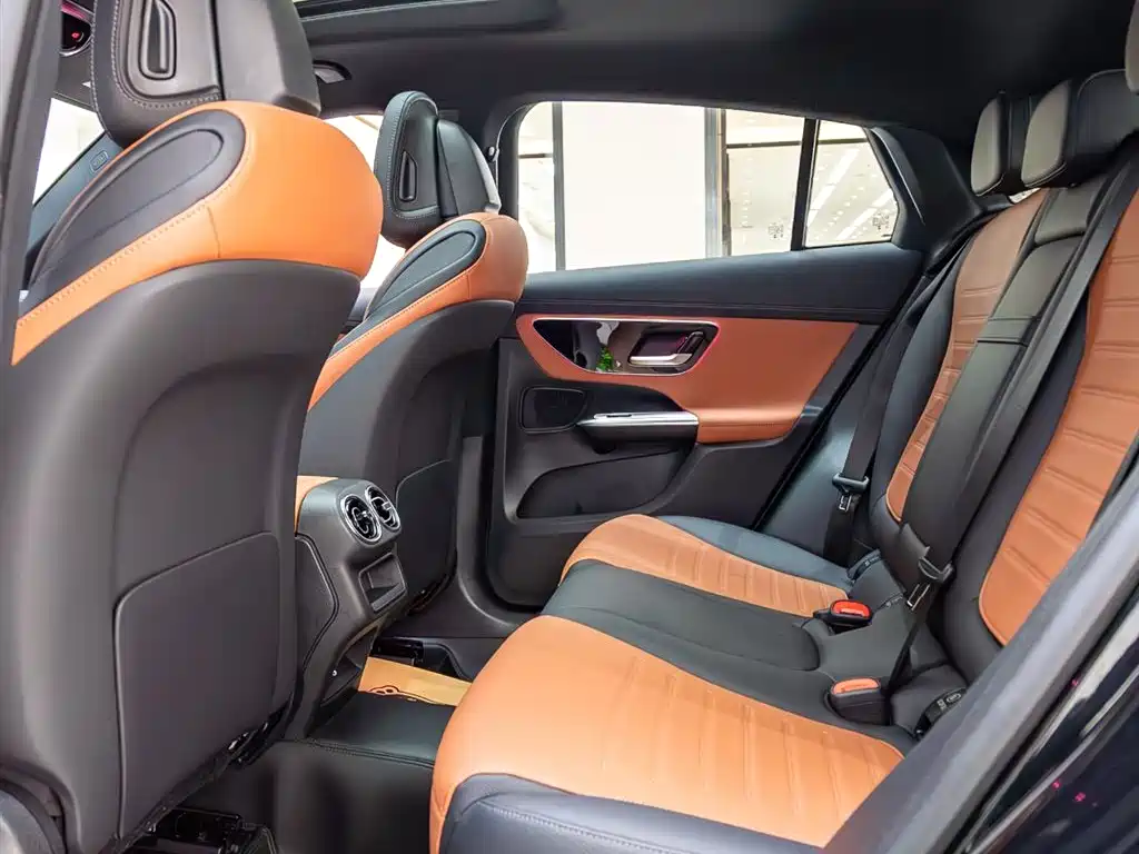 Mercedes-Benz GLC Coupe 2025 GLC 260 4MATIC Coupe SUV фото 17