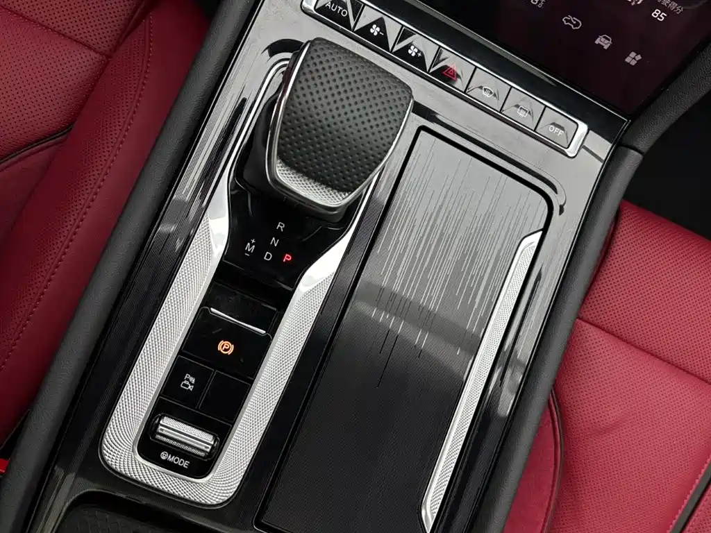 Hongqi H6 2025 Model 2.0T Fashion Edition фото 12