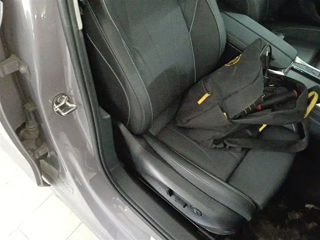 Volkswagen Passat 2025 Pro 380TSI Dragon Prestige Edition фото 25