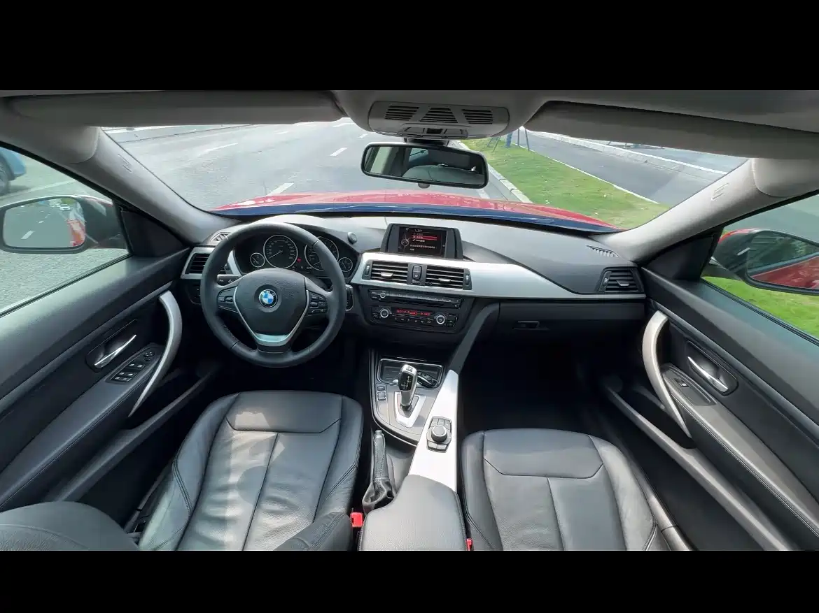 BMW 3 Series GT 2013 Model 320i Leading фото 5