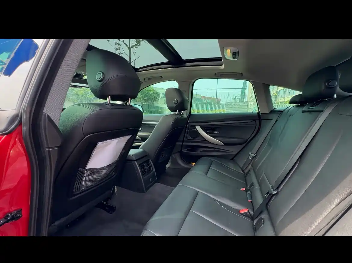 BMW 3 Series GT 2013 Model 320i Leading фото 8