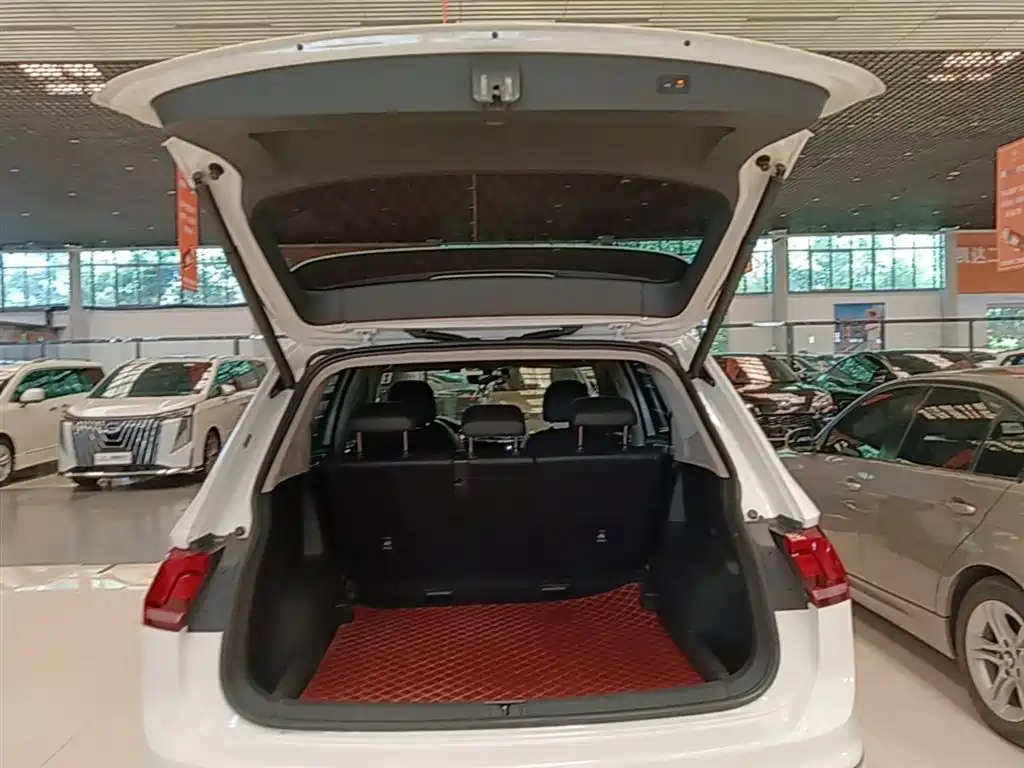 Volkswagen Tiguan L 2021 330TSI Automatic 2WD R-Line Premium фото 19