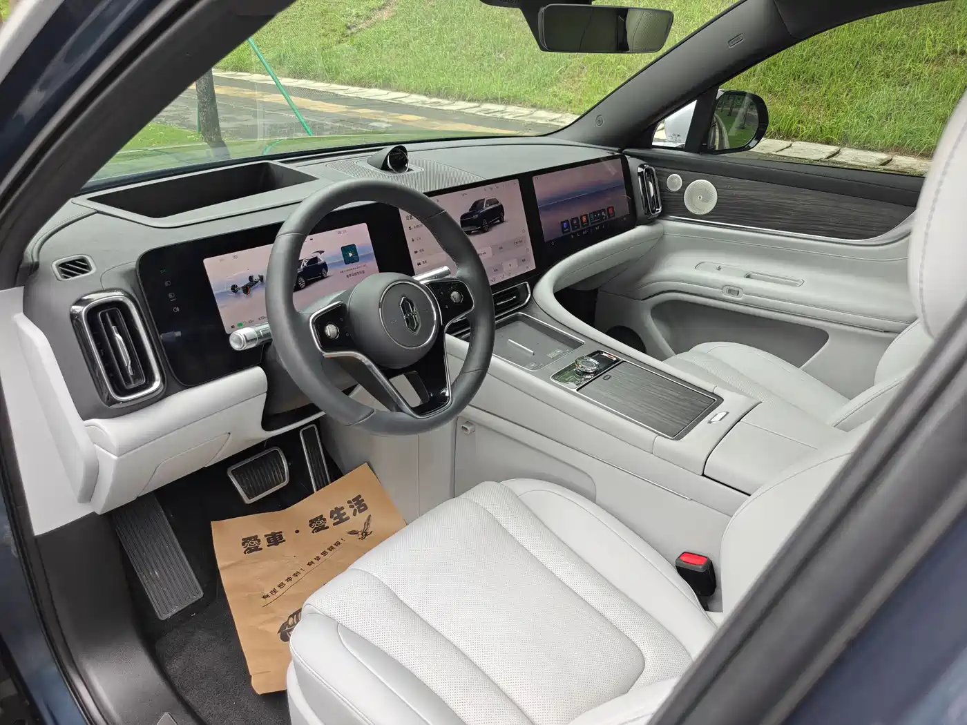AITO Wenjie AITO M9 2024 Pure Electric Max Edition 100kWh 6-Seater фото 14