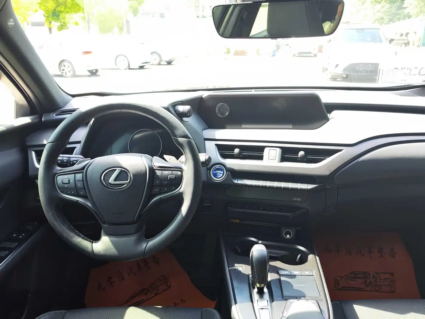 Lexus UX Electric 2020 300e Pure Enjoyment Edition фото 15