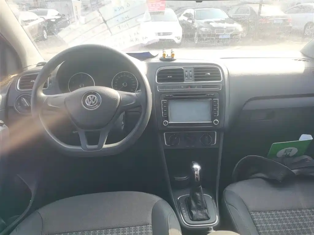 Volkswagen Polo 2014 1.6L Automatic Comfort Edition фото 6