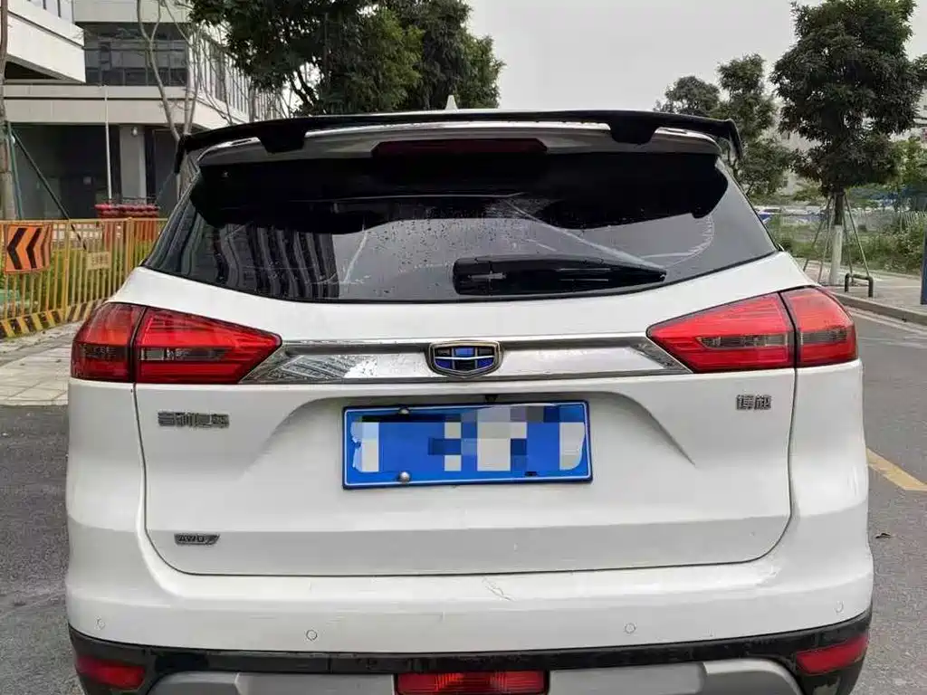 Фото 4 - Geely Atlas