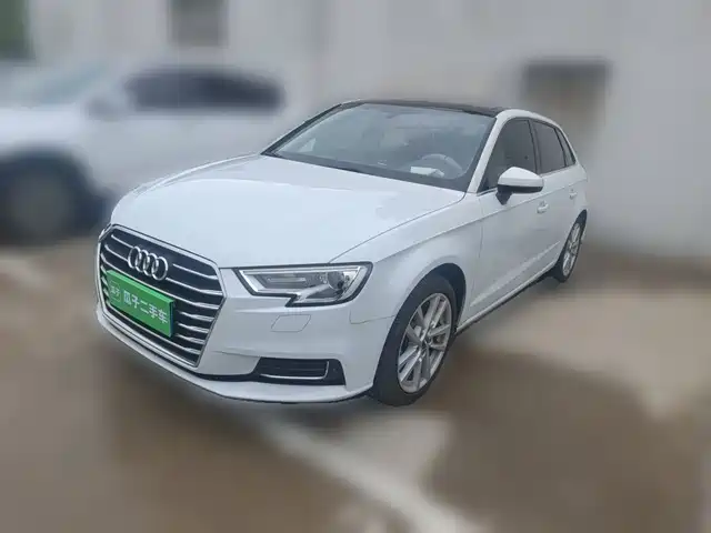 Audi A3 Рестайлинг, Sportback 35 TFSI, Актив, экокласс Китай VI