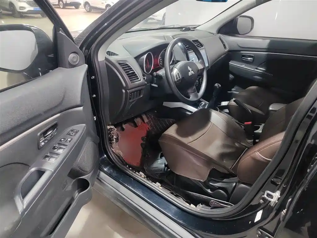 Mitsubishi ASX 2016 1.6L Manual 2WD Pioneer Edition фото 12