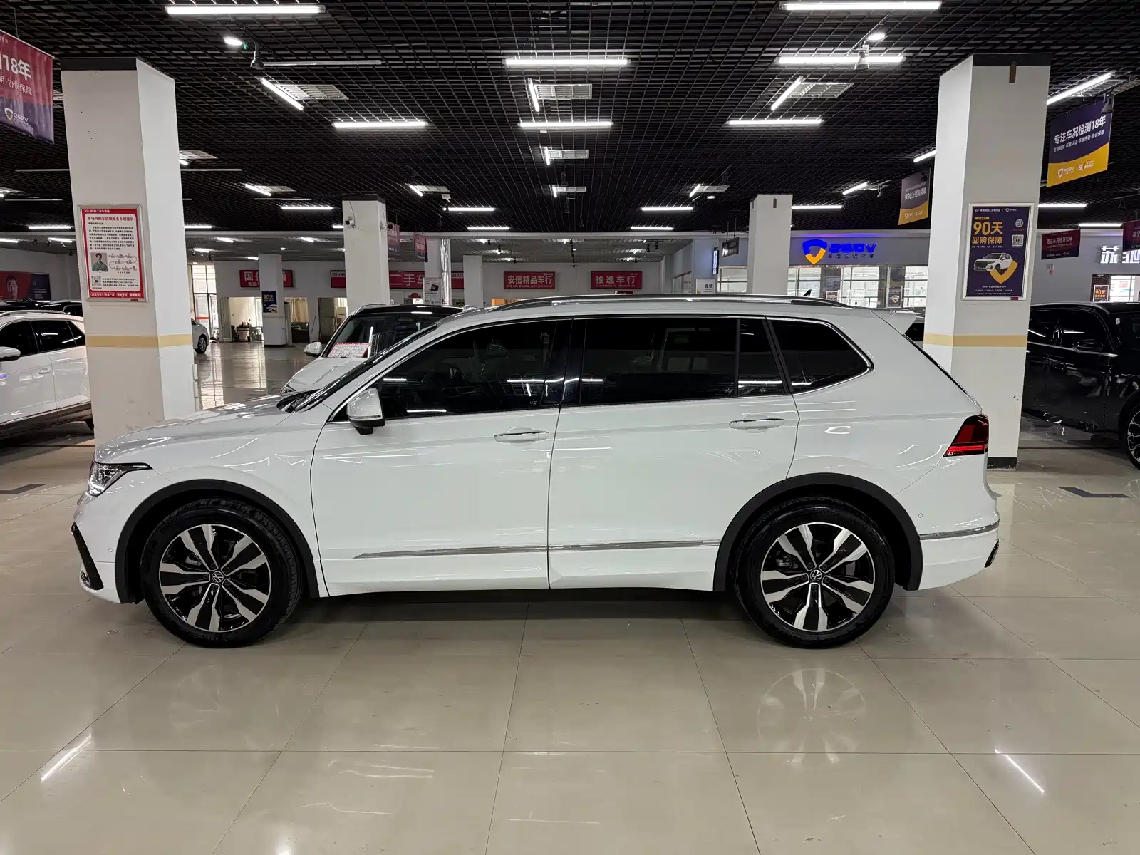 Фото 4 - Volkswagen Tiguan L