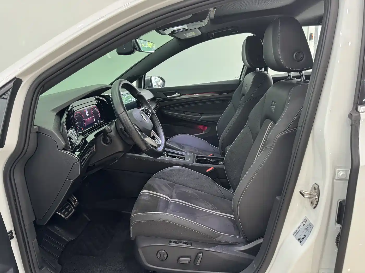 Volkswagen Golf 2023 280TSI DSG R-Line Lite фото 9
