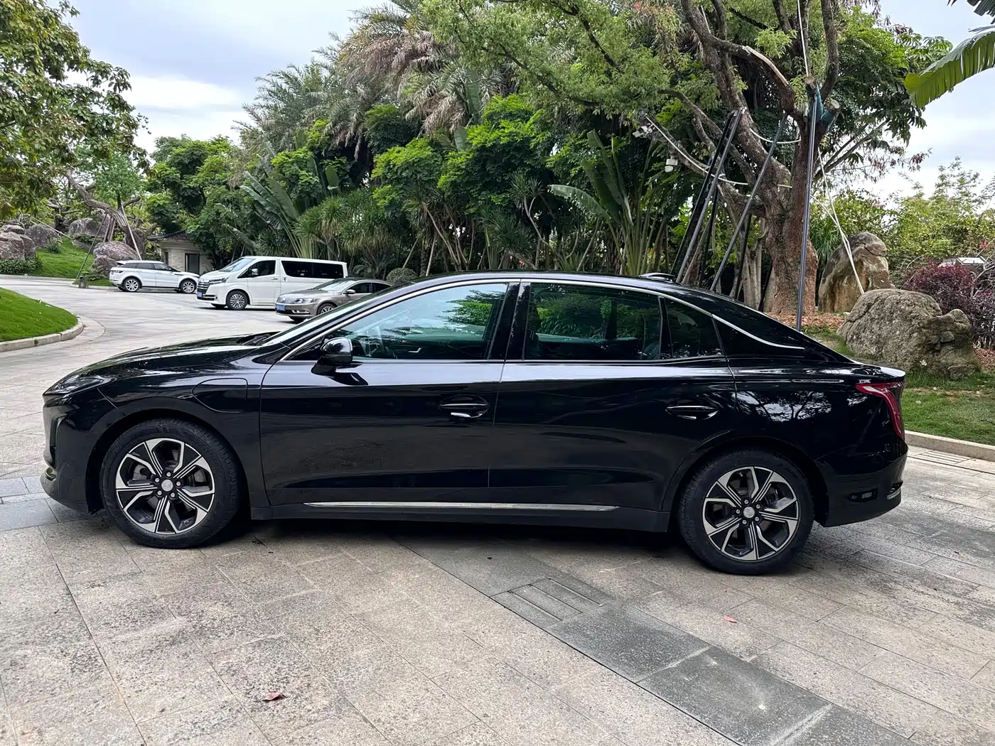 Hongqi E-QM5 2022 431km Charging Enjoyment Edition фото 3