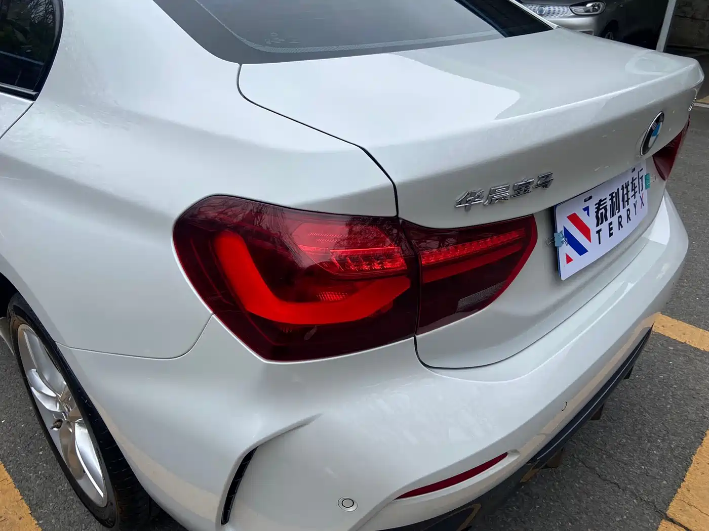 BMW 1 Series 2023 120i M Sport Shadow Edition фото 12