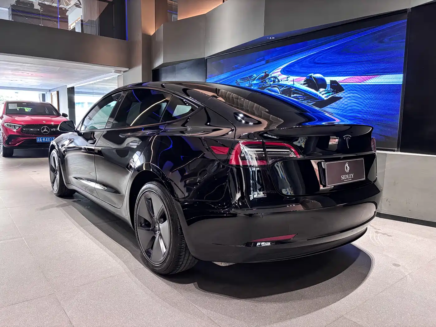 TESLA MODEL 3