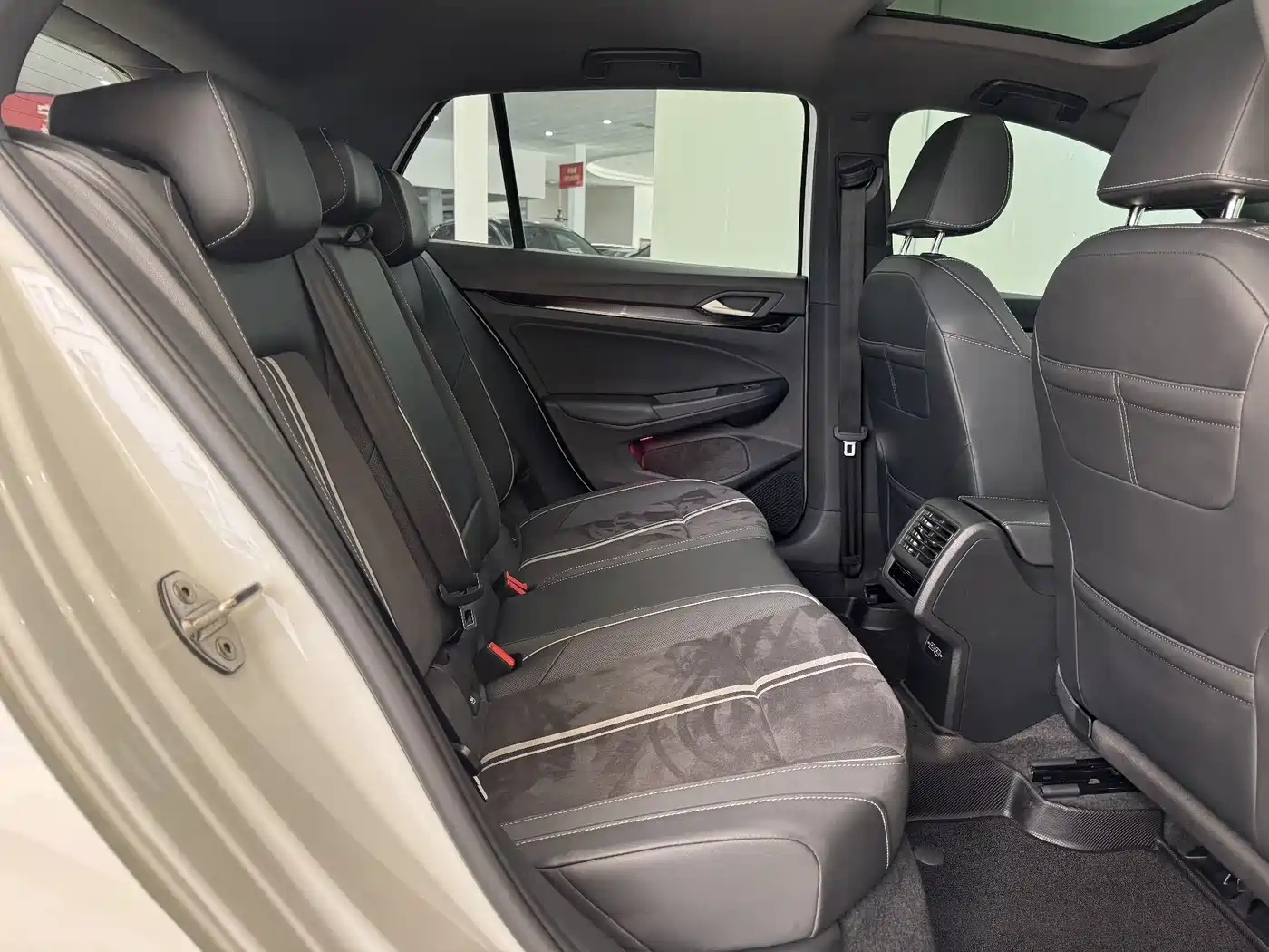 Volkswagen Golf 2023 280TSI DSG R-Line Lite фото 5