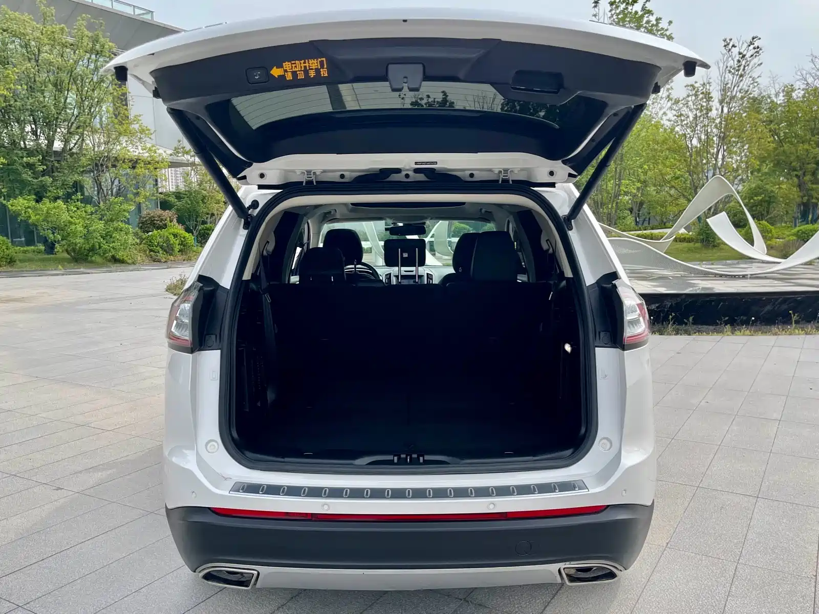 Фото 24 - Ford Edge