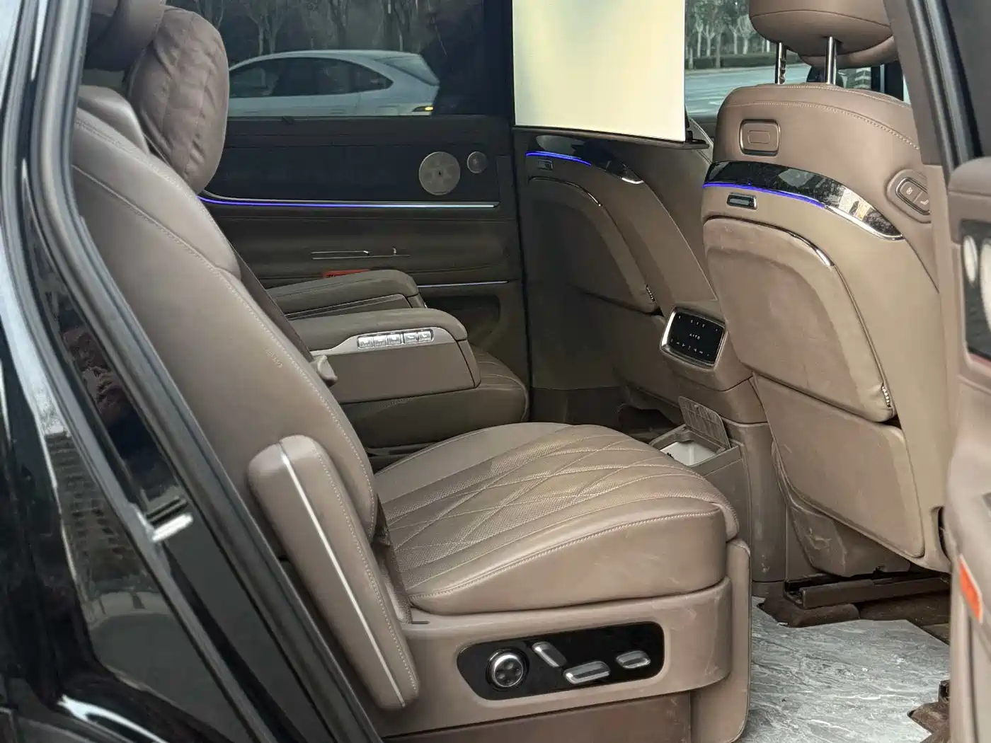AITO Wenjie AITO M9 2024 Range Extender Ultra 52kWh 6-seater фото 4