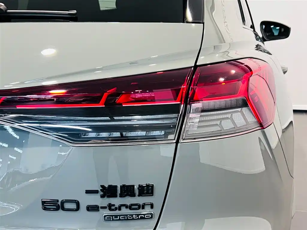 Audi Q4 e-tron 2024 50 e-tron quattro Creation Night Edition фото 11