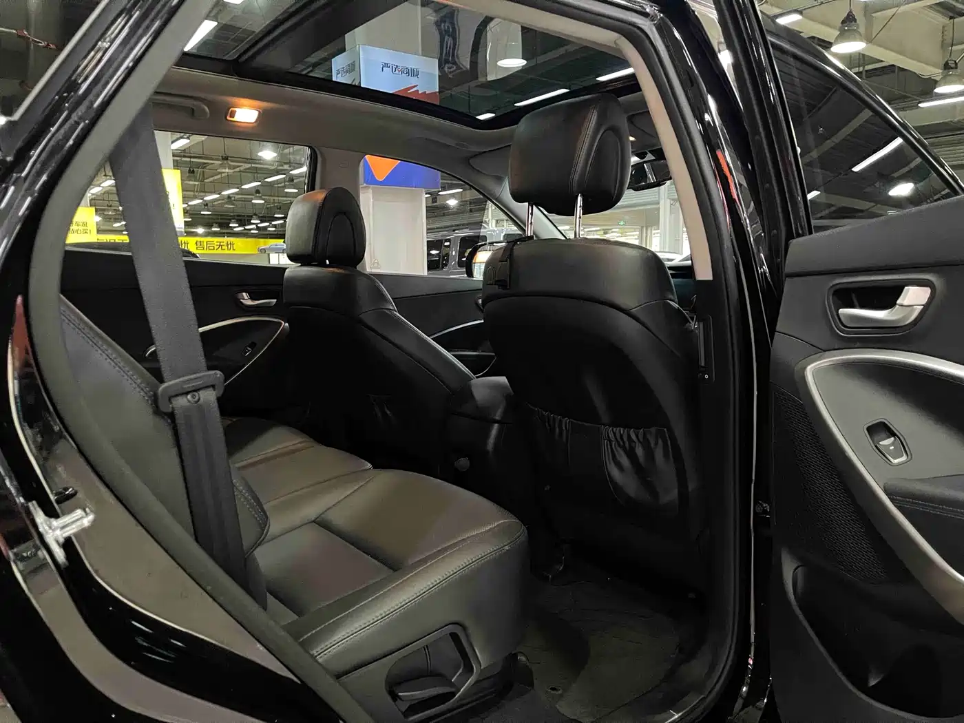 Hyundai Grand Santa Fe 2013 3.0L 7-Seater 4WD Comfort Edition фото 13