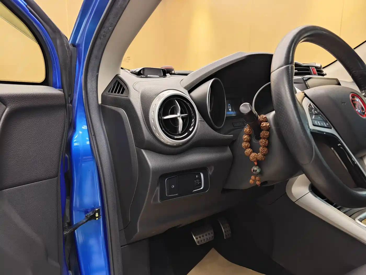 BYD Yuan 2016 1.5L Automatic Luxury фото 11