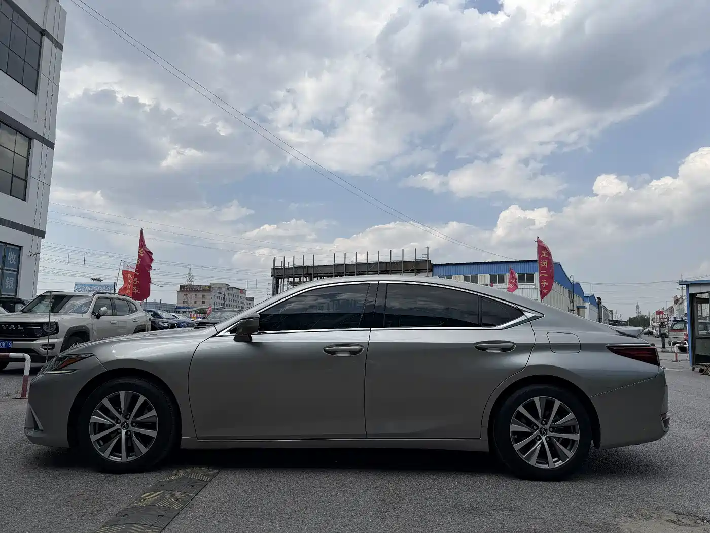 Lexus ES 2018 300h Excellence Edition China V фото 3