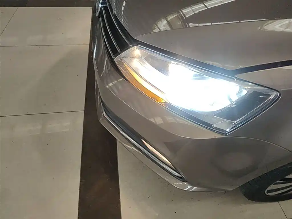Volkswagen Sagitar 2017 230TSI Automatic Comfort фото 24