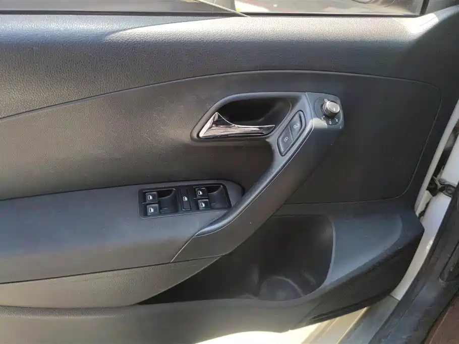 Volkswagen Polo 2014 1.4L Automatic Comfort Edition фото 7