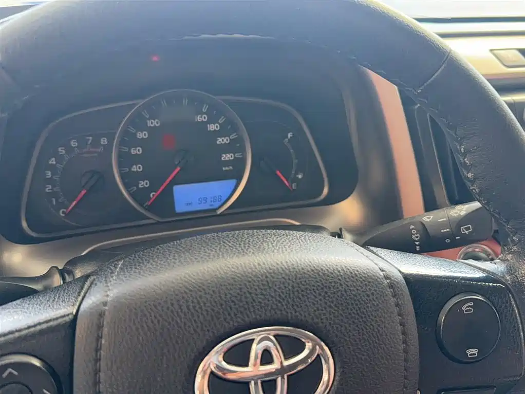 Toyota RAV4 Rongfang 2015 2.5L Automatic 4WD Elite Edition фото 6