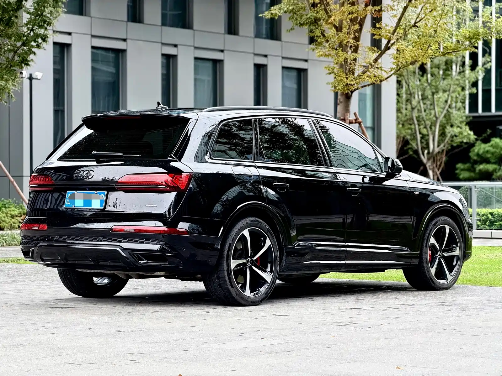 Фото 2 - Audi Q7