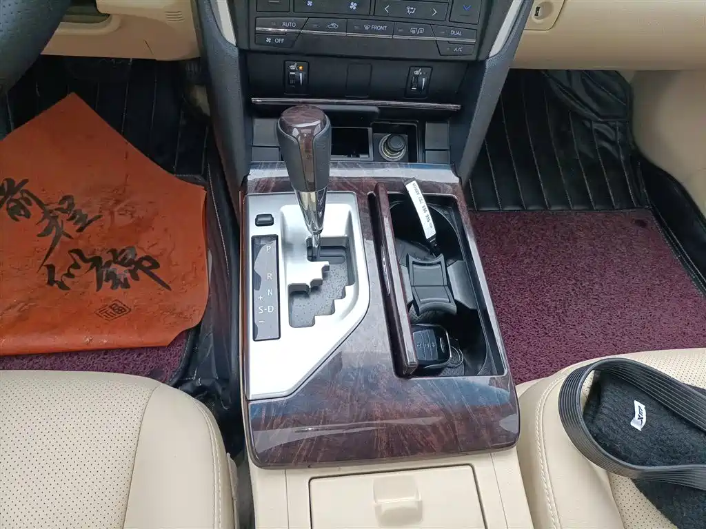 Toyota Camry 2015 2.0G Leading Edition фото 11