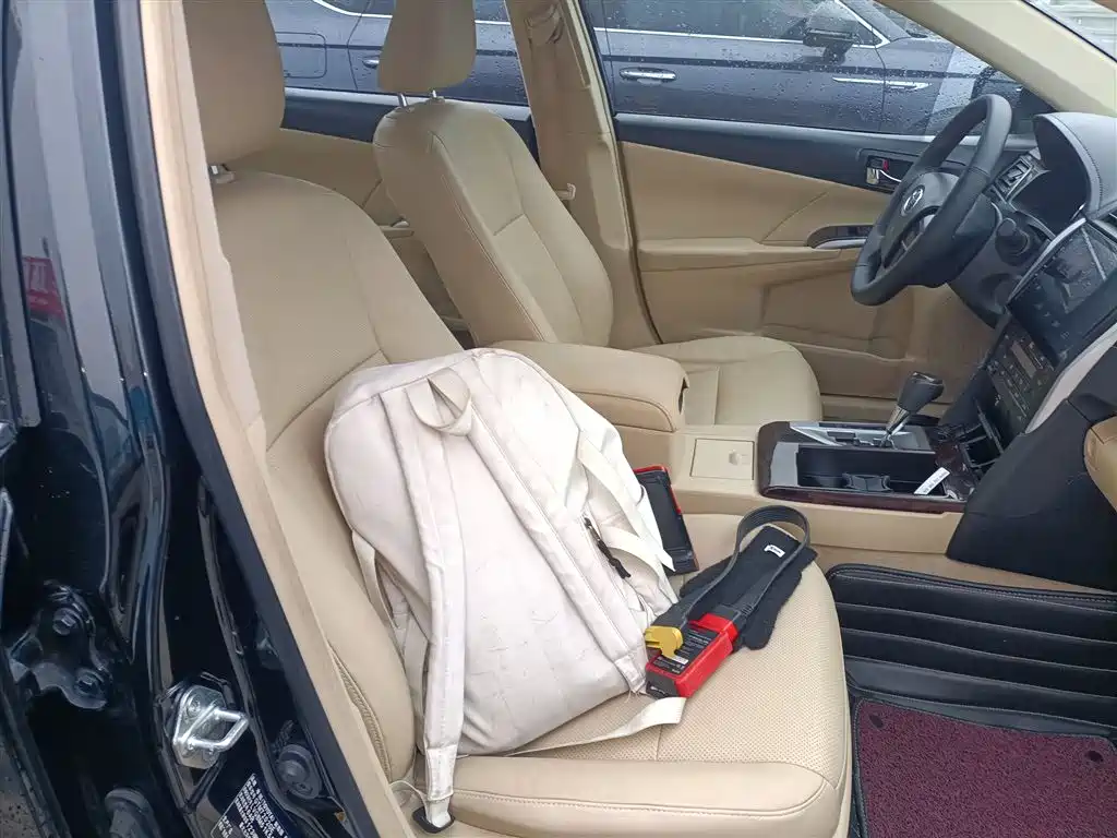 Toyota Camry 2015 2.0G Leading Edition фото 20