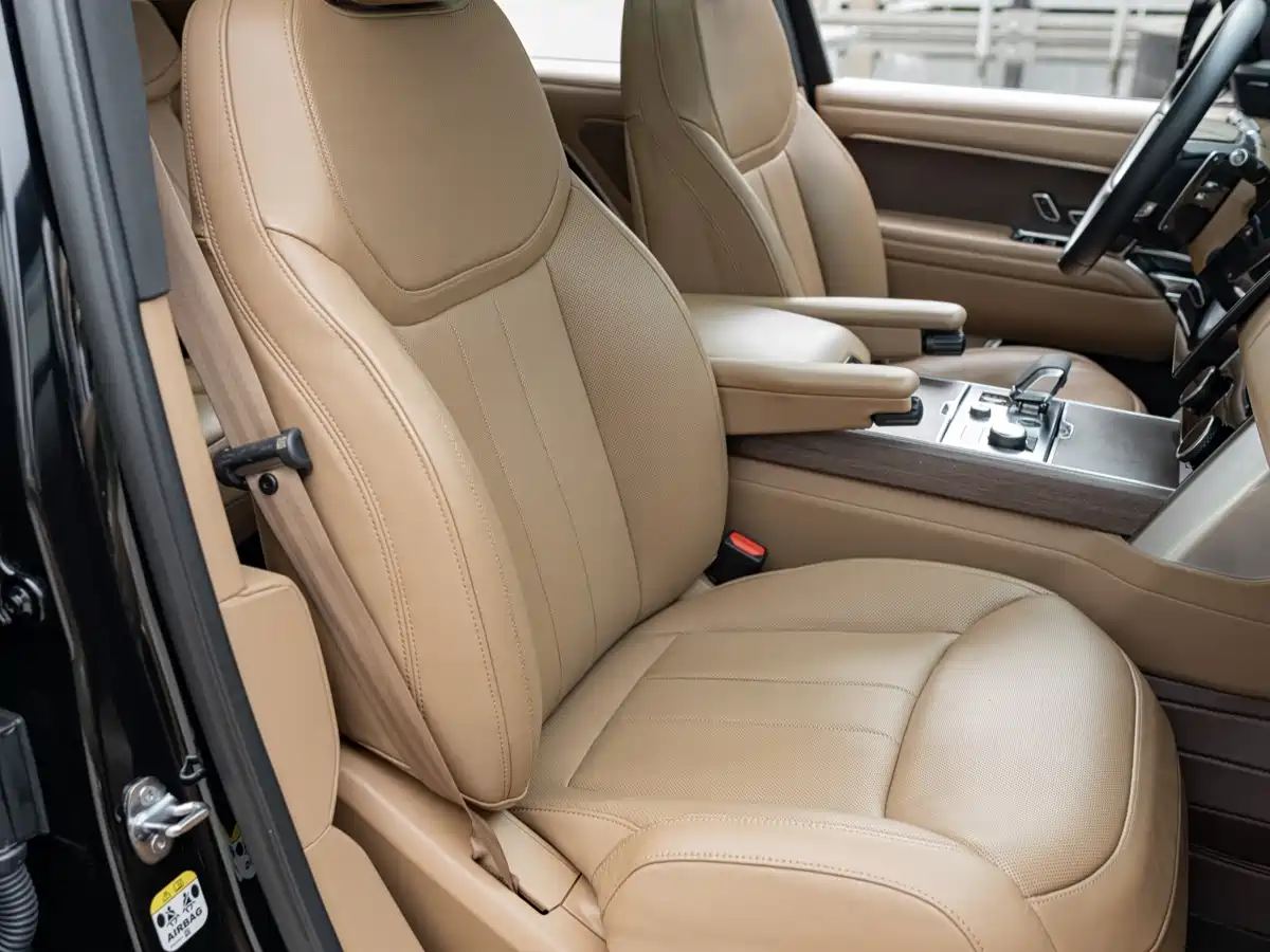 Land Rover Range Rover 2023 3.0 L6 360PS Golden Age Edition фото 23