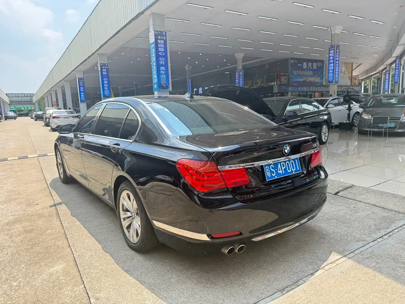 BMW 7 Series 2009 730Li Luxury фото 8