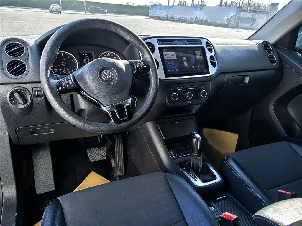 VOLKSWAGEN TIGUAN