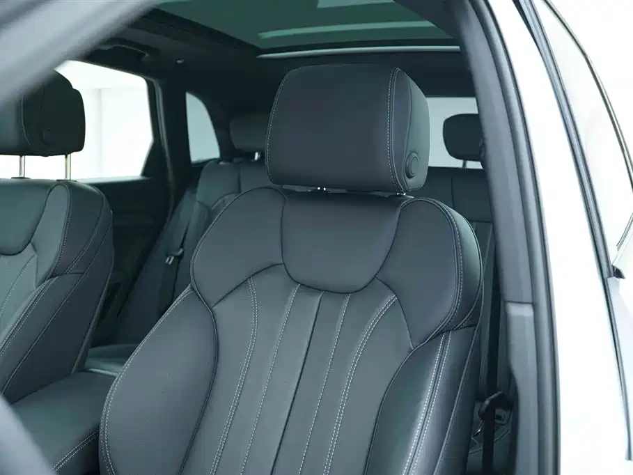 Audi Q5L 2024 Model 40 TFSI Luxury Dynamic фото 14
