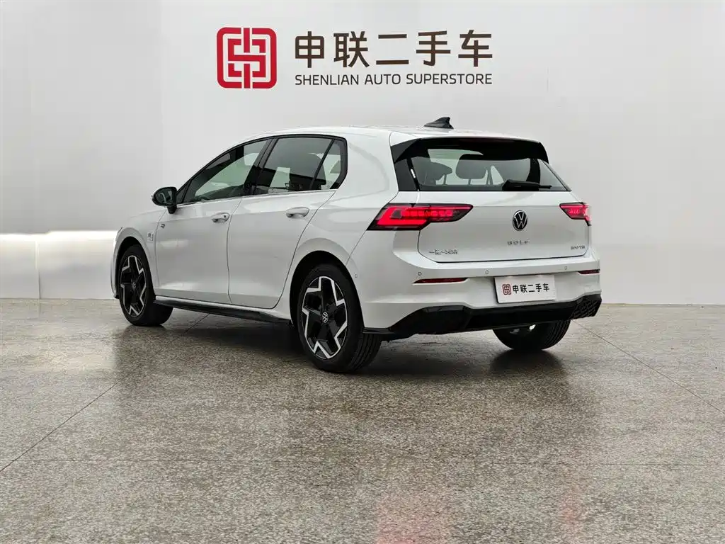 Volkswagen Golf 2025 300TSI R-Line фото 4